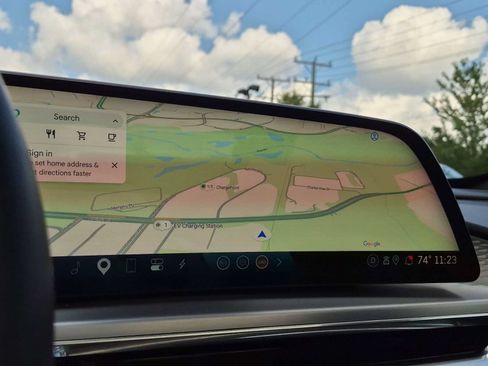 Used 2024 Cadillac Lyriq Luxury RWD image 30