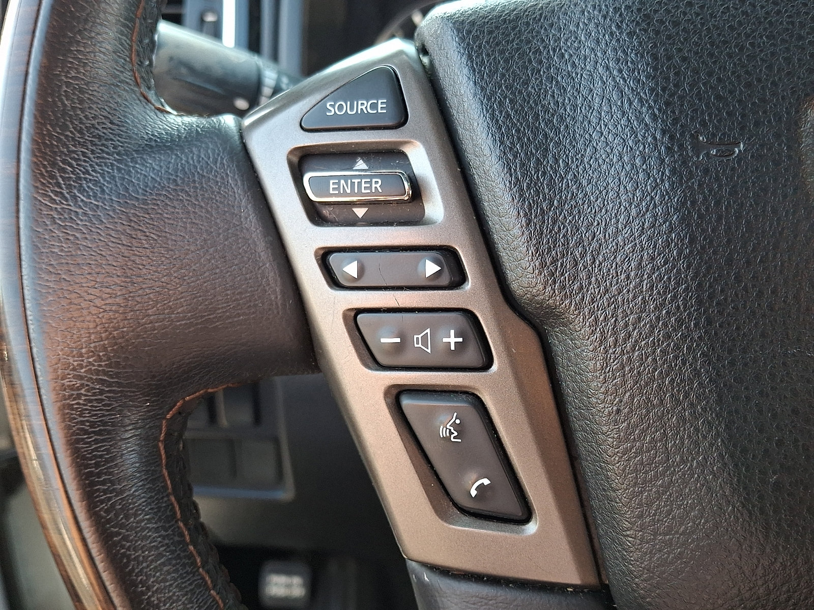 Used 2021 Nissan Titan Platinum Reserve w/ Moonroof Package AWD/4WD image 22