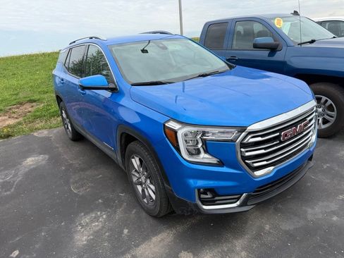 Used 2024 GMC Terrain SLT w/ LPO, Floor Liner Package AWD/4WD image 3