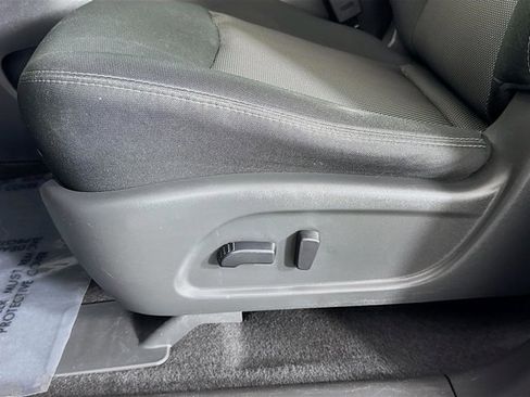 Used 2020 Nissan Pathfinder SV image 20