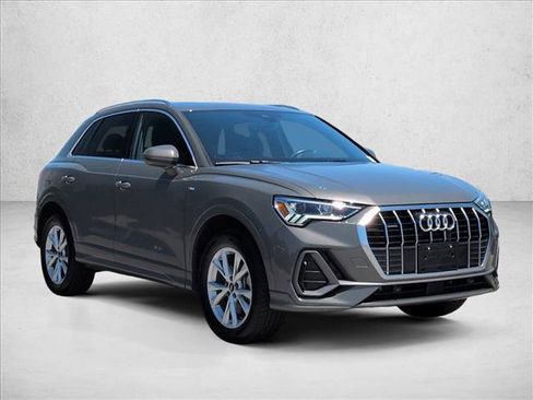 Used 2024 Audi Q3 2.0T Premium w/ Convenience Package AWD/4WD image 3