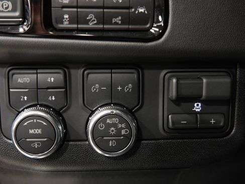 New 2026 GMC Yukon XL AT4 w/ AT4 Premium Plus Package AWD/4WD image 36