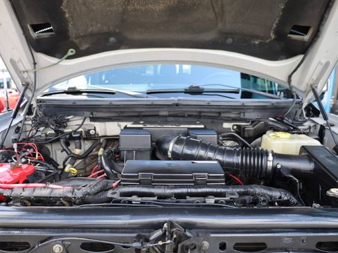 Used 2012 Ford F150 Raptor w/ Raptor Luxury Pkg image 17