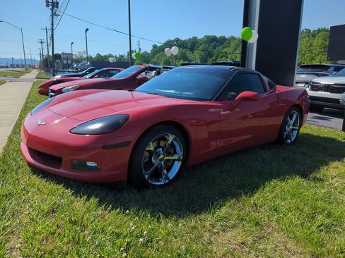 Used 2005 Chevrolet Corvette Coupe w/ Preferred Equipment Group RWD image 1