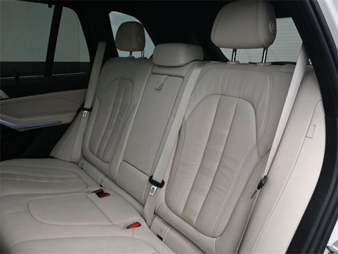 Used 2019 BMW X5 xDrive40i w/ Luxury Seating Package image 10