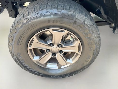 Used 2021 Jeep Gladiator Rubicon AWD/4WD image 24