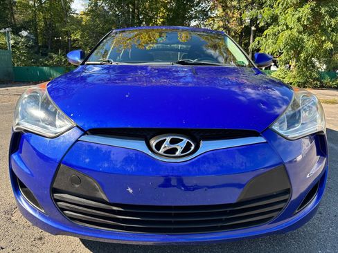 Used 2012 Hyundai Veloster image 2