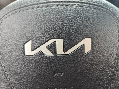 Used 2025 Kia Telluride S AWD/4WD image 32