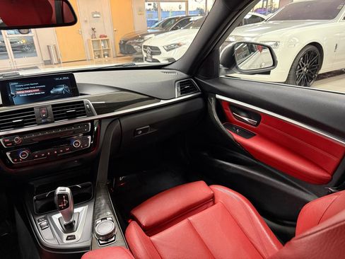 Used 2017 BMW 330e image 12