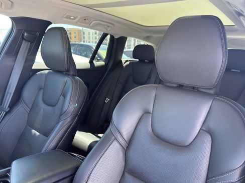 Used 2023 Volvo V60 B5 Cross Country Ultimate w/ Climate Package image 18
