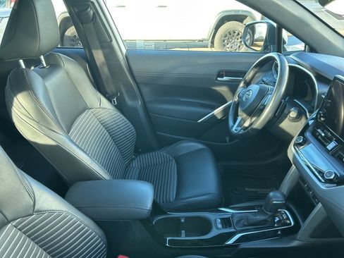 Used 2023 Toyota Corolla Cross XSE image 4