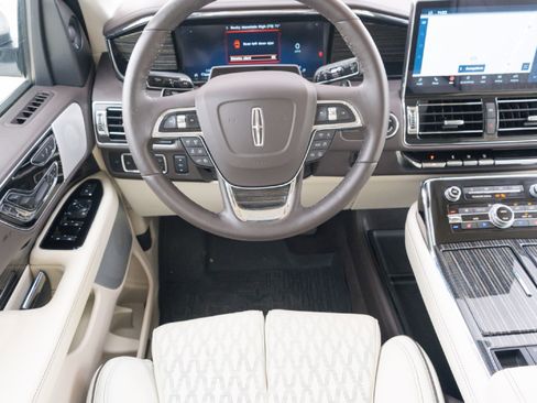 Used 2024 Lincoln Navigator Black Label AWD/4WD image 25