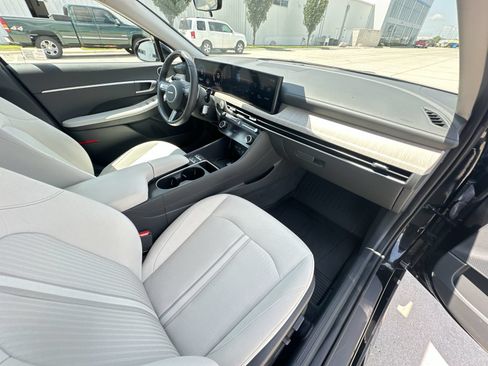 Used 2025 Hyundai Sonata SEL FWD image 27