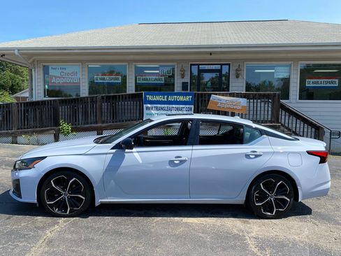 Used 2023 Nissan Altima 2.5 SR w/ SR Premium Package FWD image 5