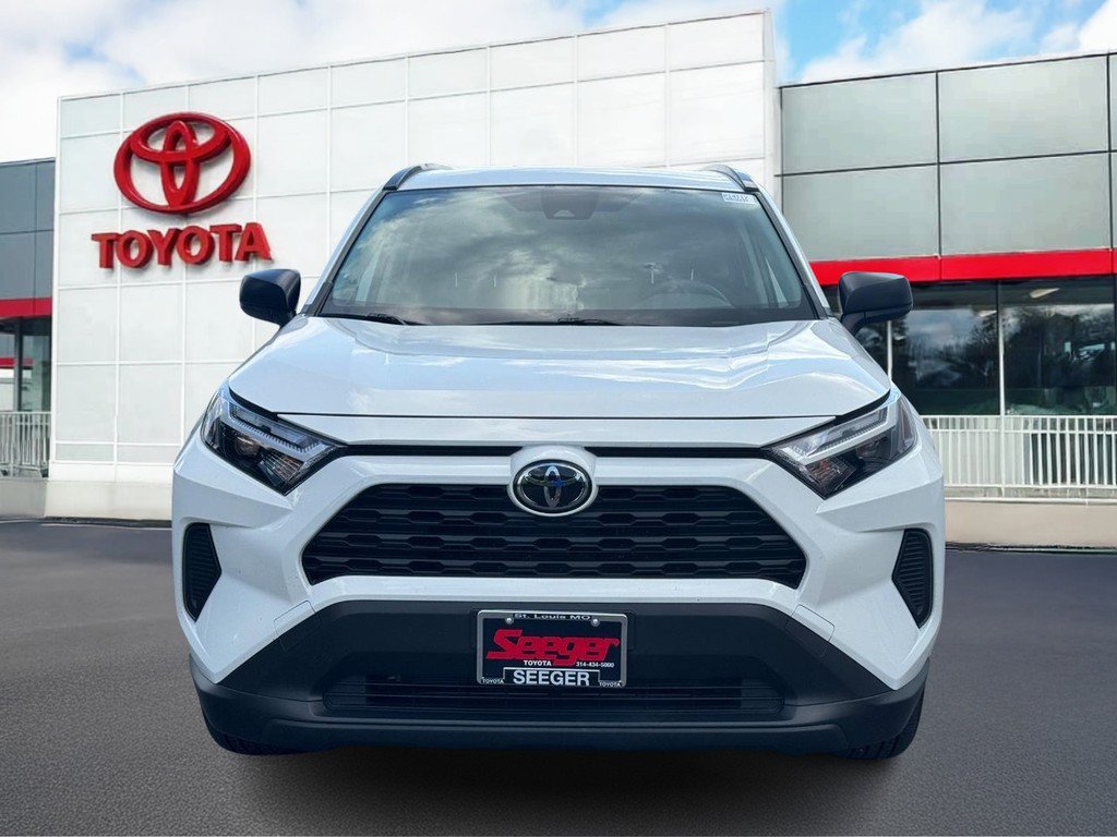 Used 2025 Toyota RAV4 LE AWD/4WD image 11