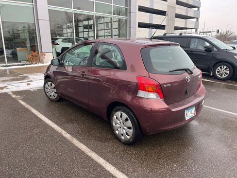 Used 2009 Toyota Yaris 2-Door Hatchback image 3