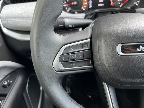 Used 2023 Jeep Compass Latitude AWD/4WD image 28