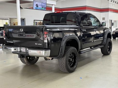 Used 2015 Nissan Titan SV w/ SV Value Truck Package AWD/4WD image 2