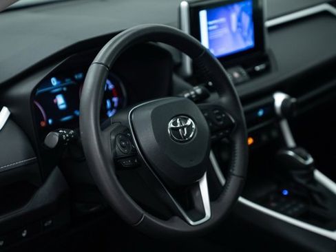 Used 2023 Toyota RAV4 XLE Premium image 12