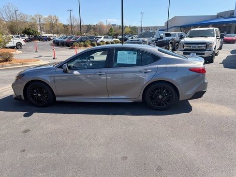 Used 2025 Toyota Camry SE w/ Multimedia Upgrade Package image 14