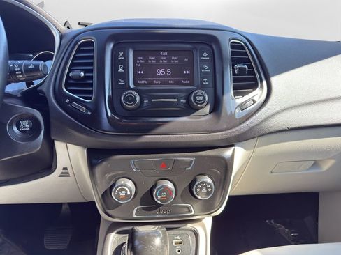 Used 2018 Jeep Compass Latitude AWD/4WD image 18