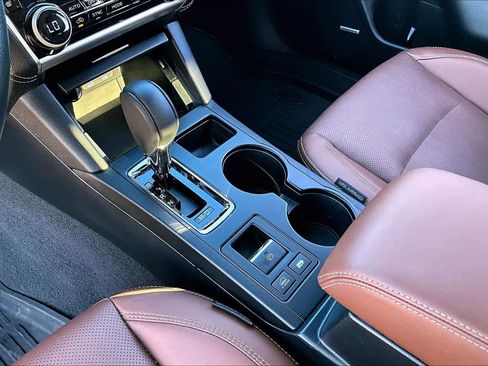 Used 2018 Subaru Outback 3.6R Touring AWD/4WD image 32