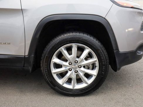 Used 2015 Jeep Cherokee Limited w/ Luxury Group image 30