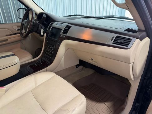 Used 2007 Cadillac Escalade AWD w/ Information Package image 37