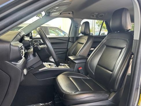 Used 2023 Ford Explorer XLT w/ Equipment Group 202A RWD image 14