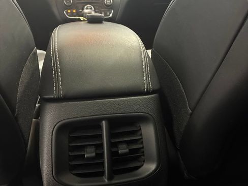 Used 2021 Jeep Cherokee Limited AWD/4WD image 36