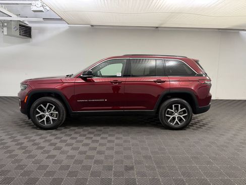Used 2024 Jeep Grand Cherokee Limited w/ Trailer Tow Package AWD/4WD image 2