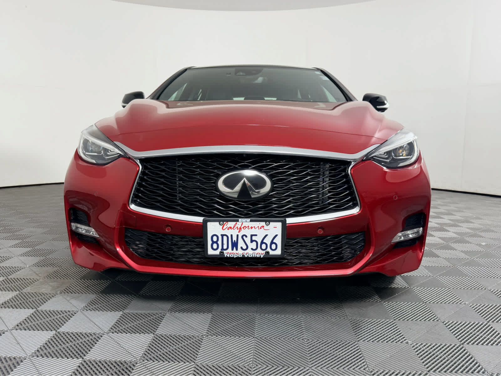 Used 2017 INFINITI QX30 Sport w/ Sport Leather Package FWD image 8