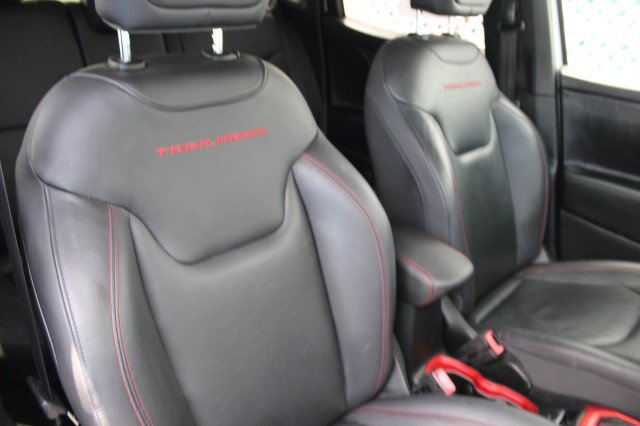 Used 2016 Jeep Renegade Trailhawk w/ Premium Trailhawk Package AWD/4WD image 9