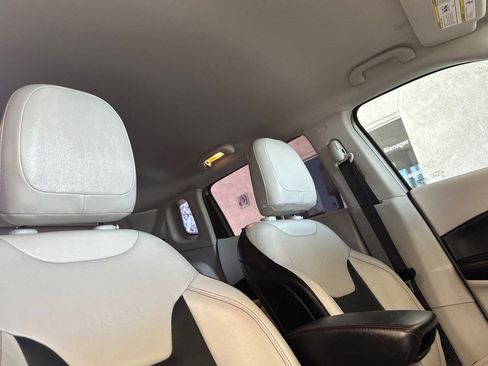 Used 2021 Jeep Compass Limited image 17