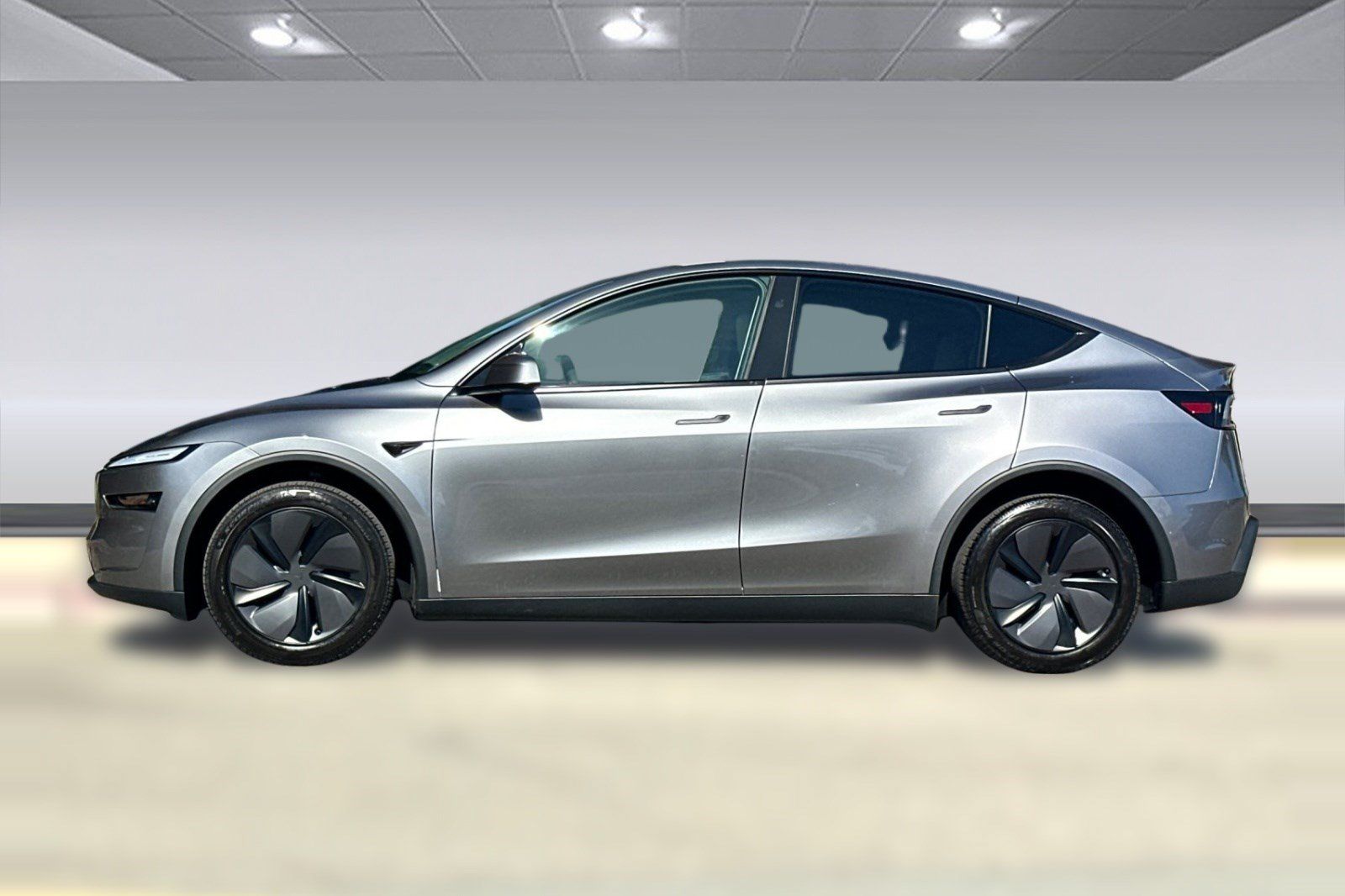 Used 2026 Tesla Model Y 2WD image 2
