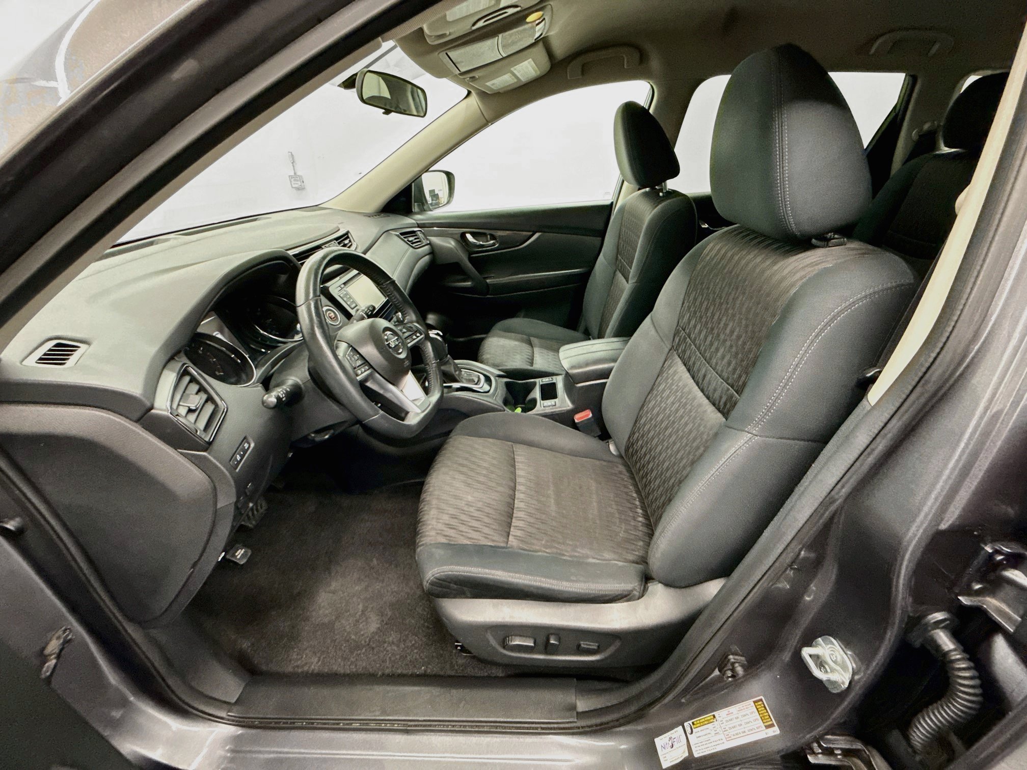 Used 2017 Nissan Rogue SV w/ SV Premium Package FWD image 13