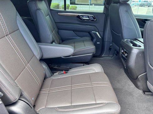 Used 2025 Chevrolet Tahoe High Country AWD/4WD image 13