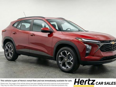 Used 2025 Chevrolet Trax LT image 1