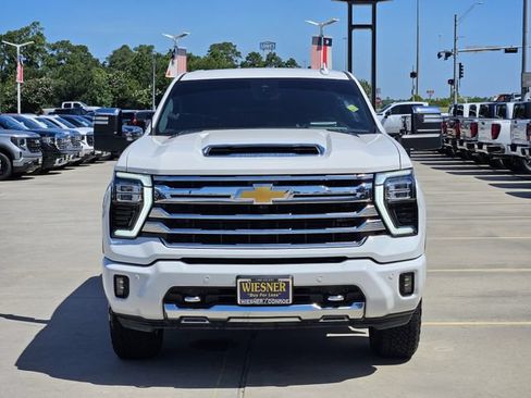 Used 2024 Chevrolet Silverado 2500 High Country w/ Technology Package AWD/4WD image 2