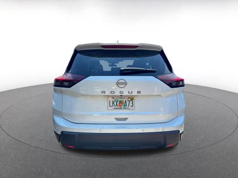 Used 2025 Nissan Rogue SV image 6