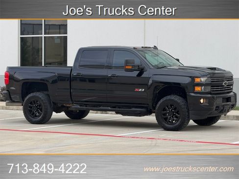 Used 2018 Chevrolet Silverado 2500 LT w/ Midnight Edition AWD/4WD image 8