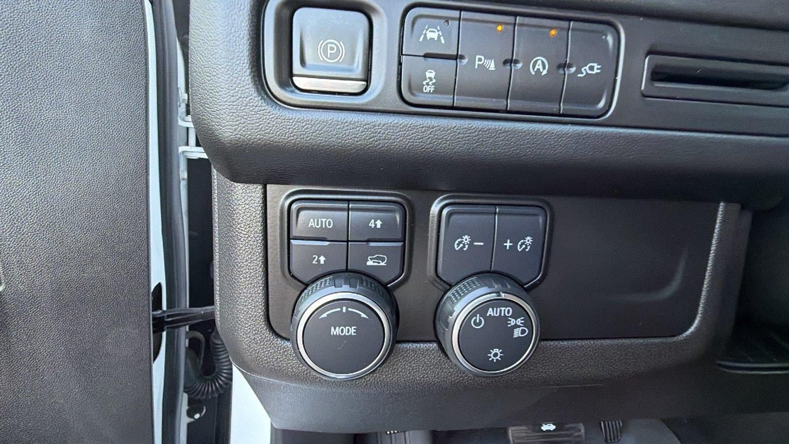Used 2021 Chevrolet Tahoe RST w/ Luxury Package AWD/4WD image 28