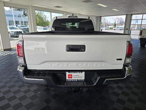 Used 2023 Toyota Tacoma TRD Off-Road image 4
