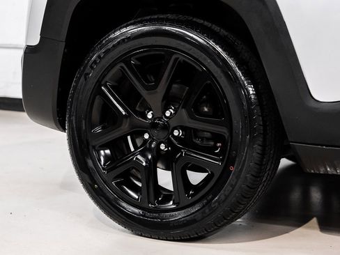 Used 2017 Jeep Renegade Altitude image 59