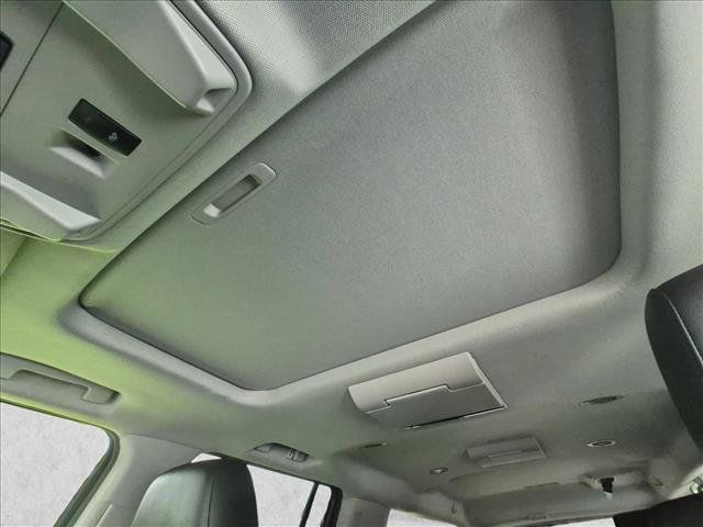 Used 2020 Cadillac Escalade ESV Premium Luxury AWD/4WD image 16