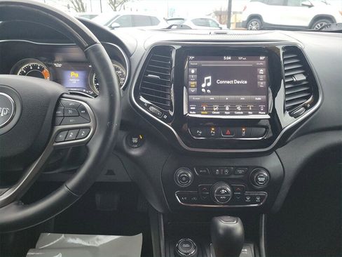 Used 2019 Jeep Cherokee Overland w/ Technology Group AWD/4WD image 13