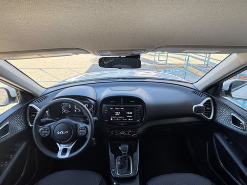 Used 2025 Kia Soul LX w/ LX Technology Package FWD image 31