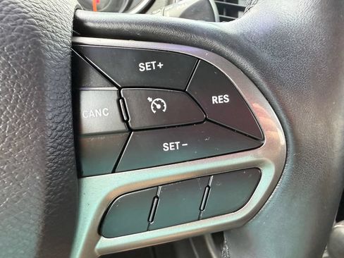 Used 2019 Jeep Cherokee Latitude Plus w/ Comfort/Convenience Group FWD image 32