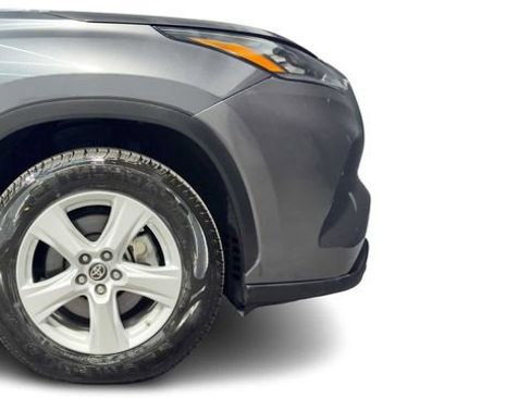 Used 2020 Toyota Highlander LE FWD image 8