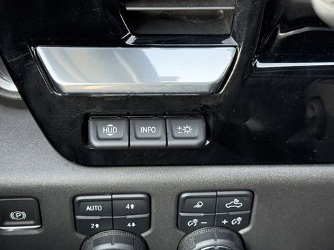 Used 2022 Chevrolet Silverado 1500 High Country w/ Technology Package image 34